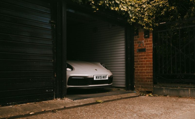 el de los controles y propietarios de garajes cerrados

 – Tinta clara