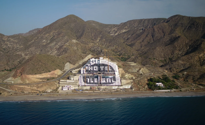 la interminable historia del Algarrobico

 – Tinta clara