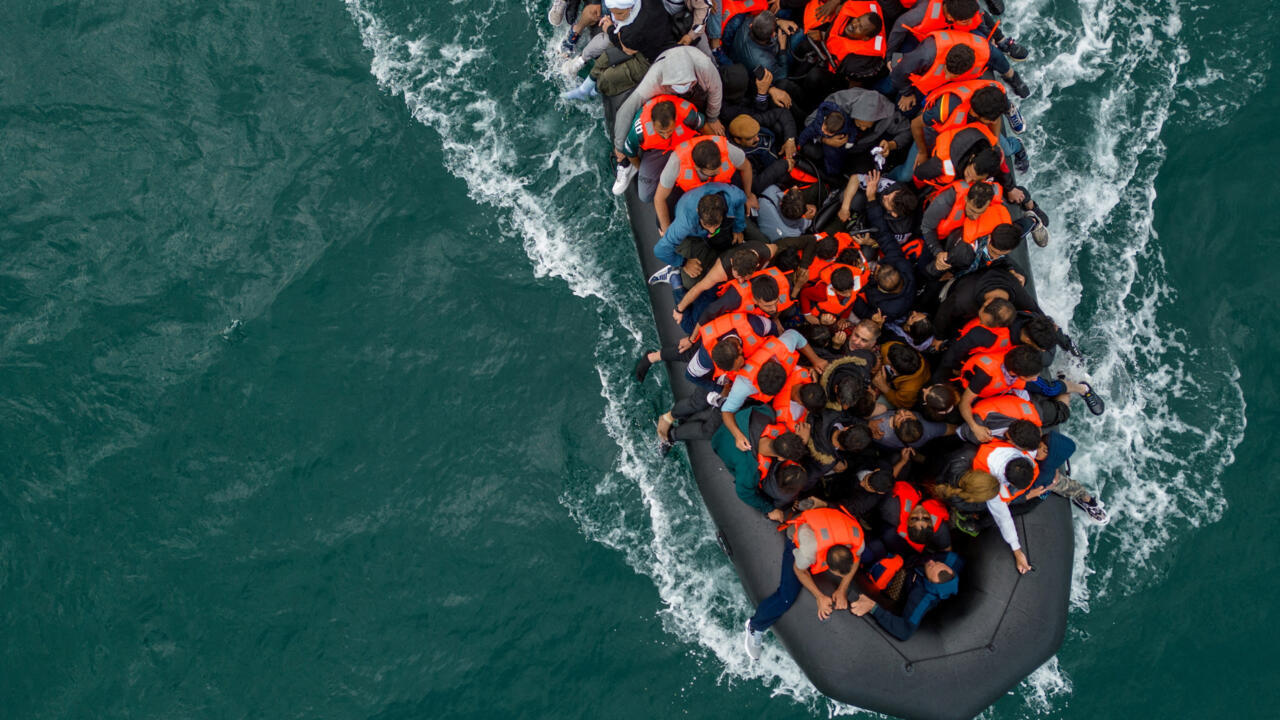 Los ministros de la UE acuerdan un sistema de expulsión más estricto ante la creciente presión migratoria – EXTRA

 – Tinta clara