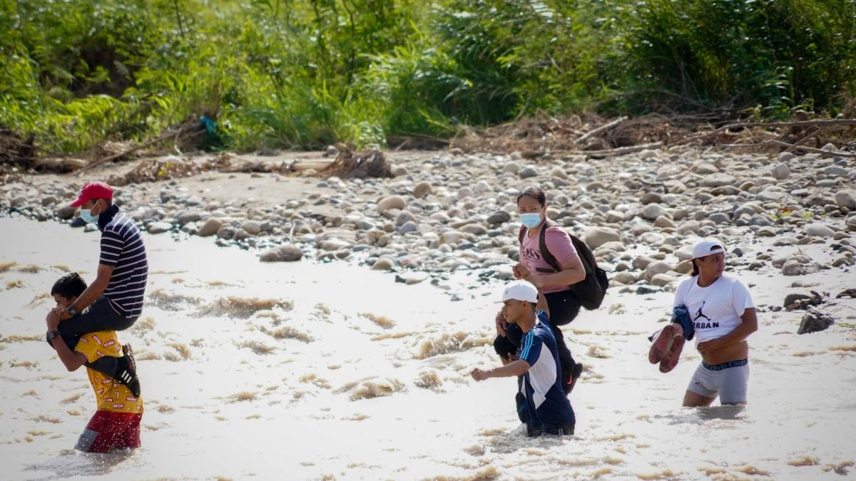 Desde el Atlántico advierten que tensiones regionales están desencadenando cruces terrestres de venezolanos hacia Colombia

 – Tinta clara