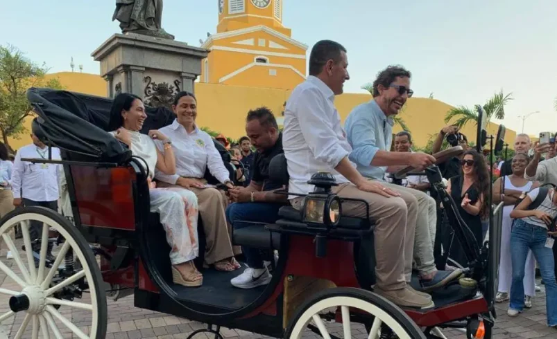 Pulso entre el Distrito de Cartagena y la empresa privada tras la inmovilización de los coches eléctricos a pocos días del inicio de la temporada navideña

 – Tinta clara