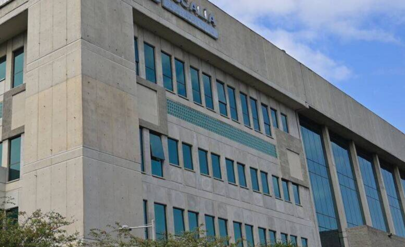 El exdirector de la Fiscalía seccional del Atlántico es imputado por fraude procesal por una presunta maniobra para excluir su cargo del concurso de fondo

 – Tinta clara