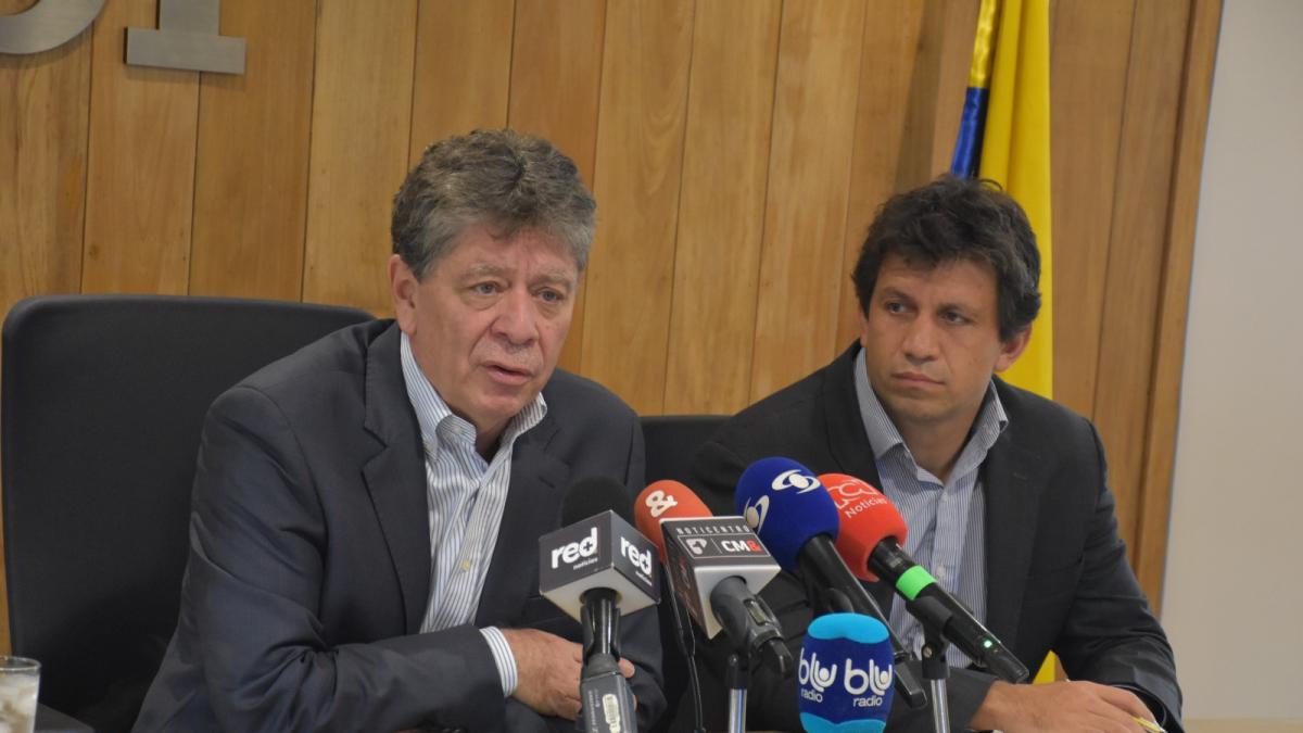 Andi pidió al Tribunal Constitucional suspender una posible emergencia económica y cuestionó el proyecto de norma: ‘Trampa para los contribuyentes’

 – Tinta clara