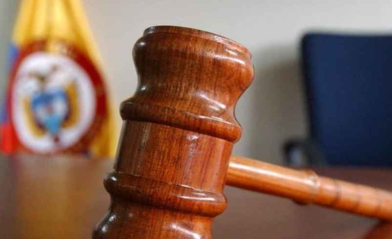 responsable del delito de homicidio agravado

 – Tinta clara