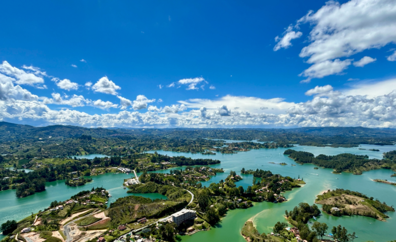 EPM planea aumentar producción de energía en el embalse El Peñol después de 54 años

 – Tinta clara