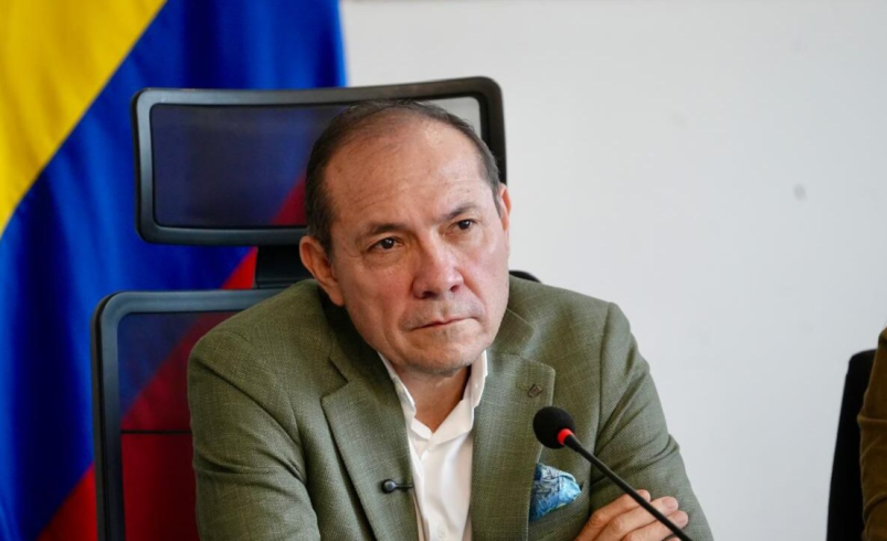 El debate sobre el salario mínimo de Colombia para 2026 comienza mientras el gobierno defiende su ruta, Fenalco retrocede ante el anuncio anticipado de aumento

 – Tinta clara