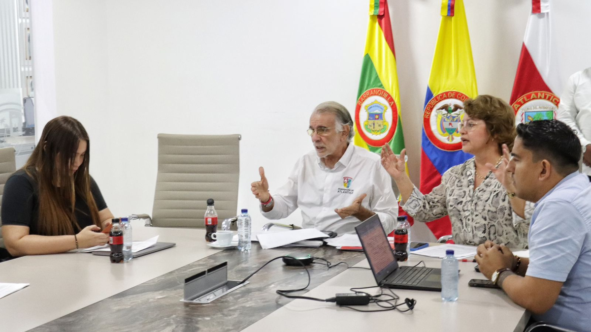 Verano afirma que rectoría de Leyton Barrios es insostenible tras certificación falsa y

 – Tinta clara