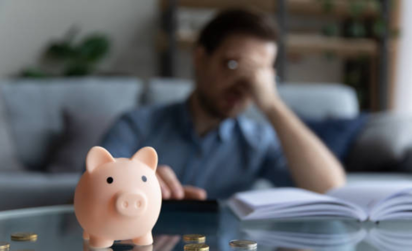 ¿Todos los empleados tienen derecho a un aumento salarial cuando se aumenta el salario mínimo?

 – Tinta clara