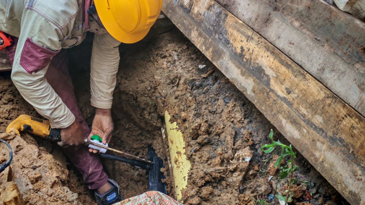 Medellín avanza en equidad al garantizar agua potable a más de 12.700 hogares en territorios olvidados

 – Tinta clara
