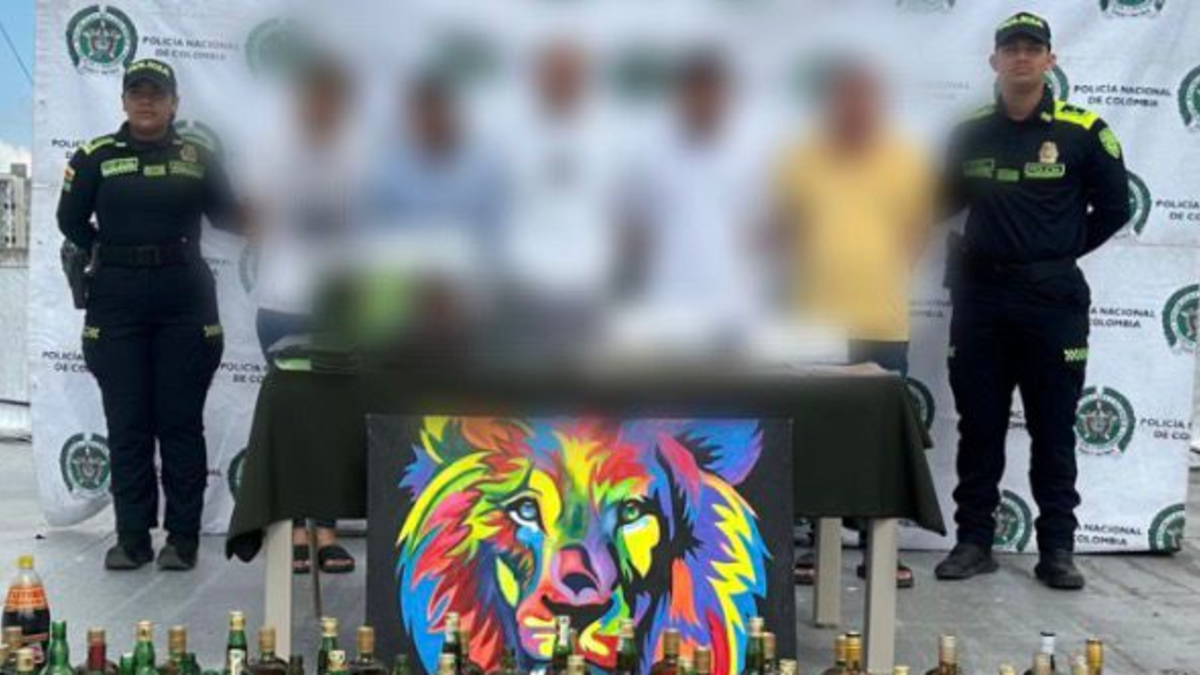 Seis integrantes de ‘Los Costeños V’ caen con 116 botellas de licor adulterado

 – Tinta clara