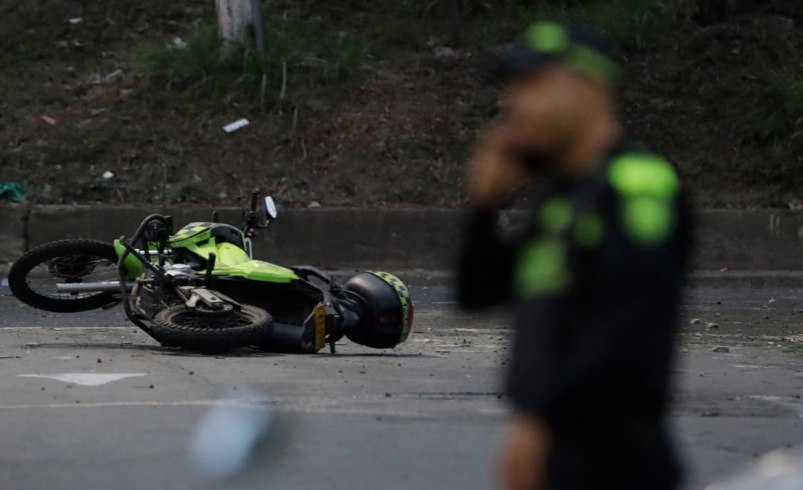 Hasta $400 millones de recompensa para autores del atentado explosivo que mató a dos policías que patrullaban en el sureste de Cali

 – Tinta clara