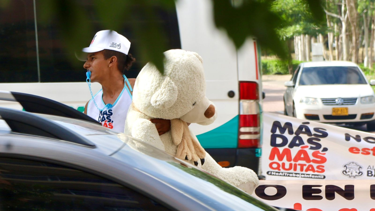 los adultos de atrás se estarían aprovechando

 – Tinta clara