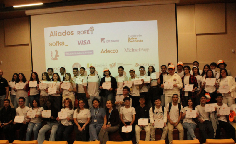 100 jóvenes de Medellín, muchos de ellos de barrios vulnerables, se gradúan con las claves del futuro digital

 – Tinta clara