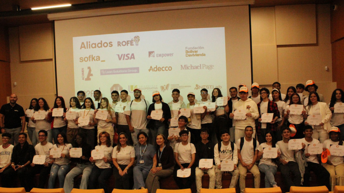 100 jóvenes de Medellín, muchos de ellos de barrios vulnerables, se gradúan con las claves del futuro digital

 – Tinta clara