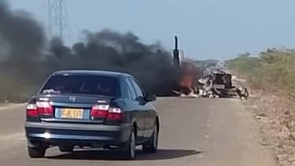 Tensión en La Guajira tras escalada terrorista en ejes viales e infraestructura ferroviaria de Cerrejón: un tractocamión fue incinerado

 – Tinta clara