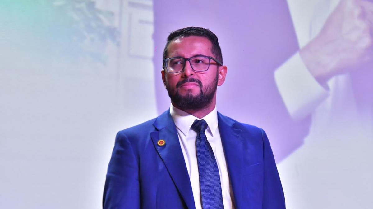 uno de ellos, la prohibición del consumo de drogas en los parques de la ciudad

 – Tinta clara