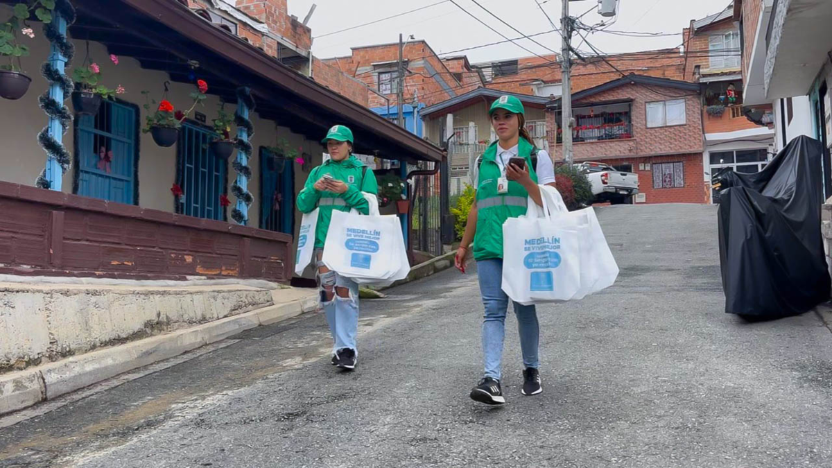 ¿Y si tu basura no fuera basura? Medellín demuestra cómo, con imanes y bolsas biodegradables, 7.000 hogares convierten los residuos en oportunidades

 – Tinta clara