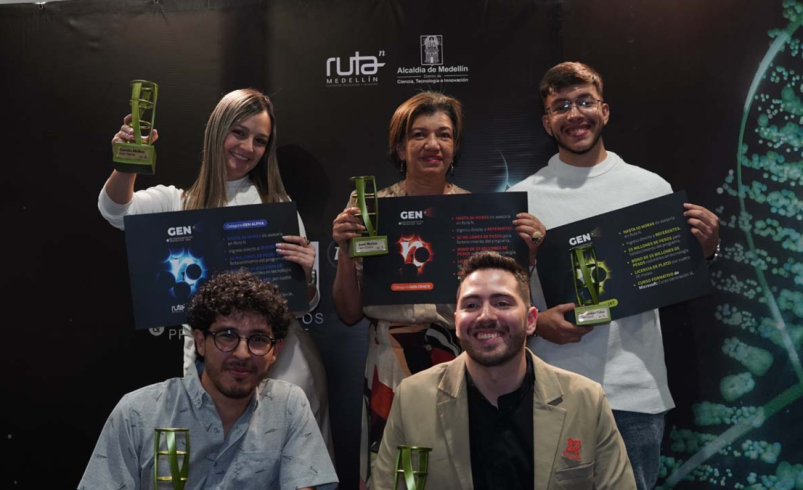 Con talleres, algoritmos y drones que miden el aire, los jóvenes de la Generación N no solo imaginan la Medellín del futuro: ya la están construyendo

 – Tinta clara