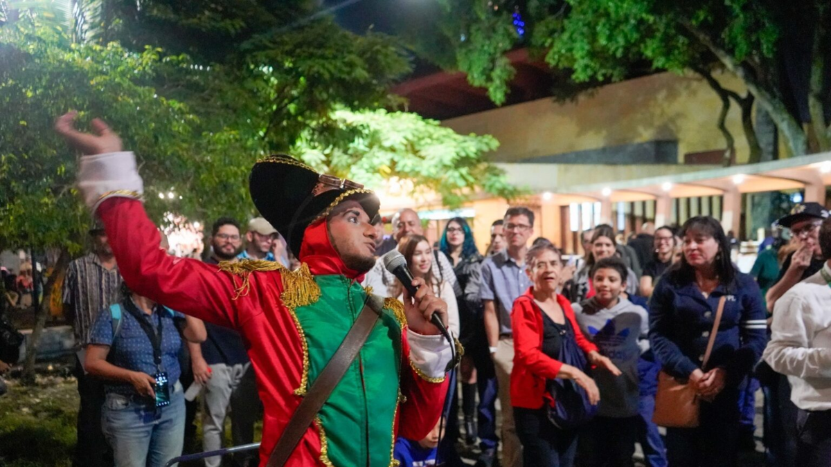 1.500 corazones iluminaron el Centro de Medellín en Navidad con novenas, velas, coros y sueños compartidos

 – Tinta clara