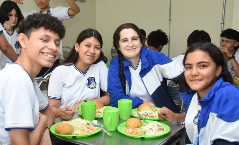 244.000 sueños alimentados en las aulas de Medellín, donde cada bocado es una promesa de equidad, aprendizaje y futuro

 – Tinta clara