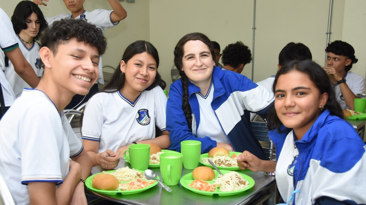 244.000 sueños alimentados en las aulas de Medellín, donde cada bocado es una promesa de equidad, aprendizaje y futuro

 – Tinta clara