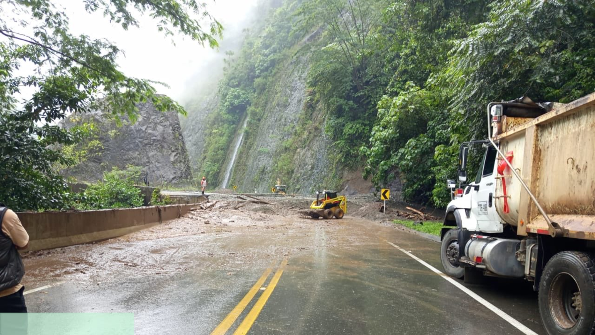 Hay cierre total en la carretera Medellín-Urabá por deslaves en varios sectores

 – Tinta clara