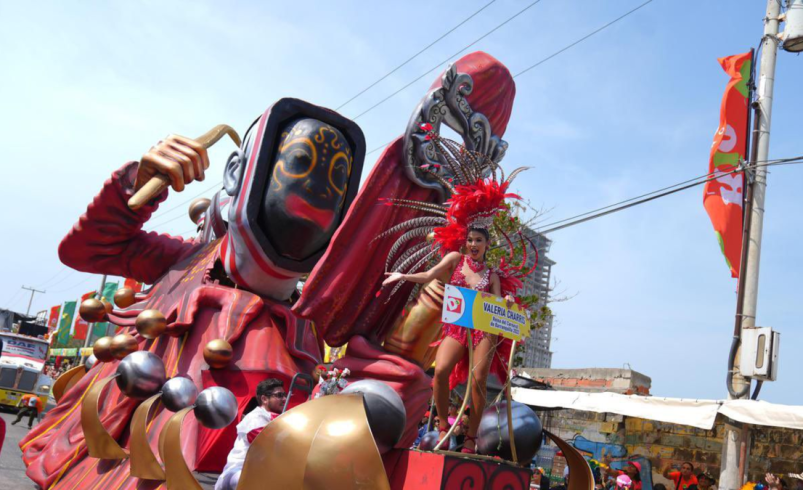 Inaugura la Fábrica de Carrozas del Carnaval de Barranquilla, el taller donde toma forma el arte que brillará en la Batalla de las Flores

 – Tinta clara