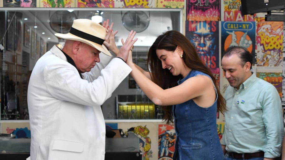 Así fue la visita a Cali de John McNamara, encargado de negocios de la Embajada de Estados Unidos.

 – Tinta clara