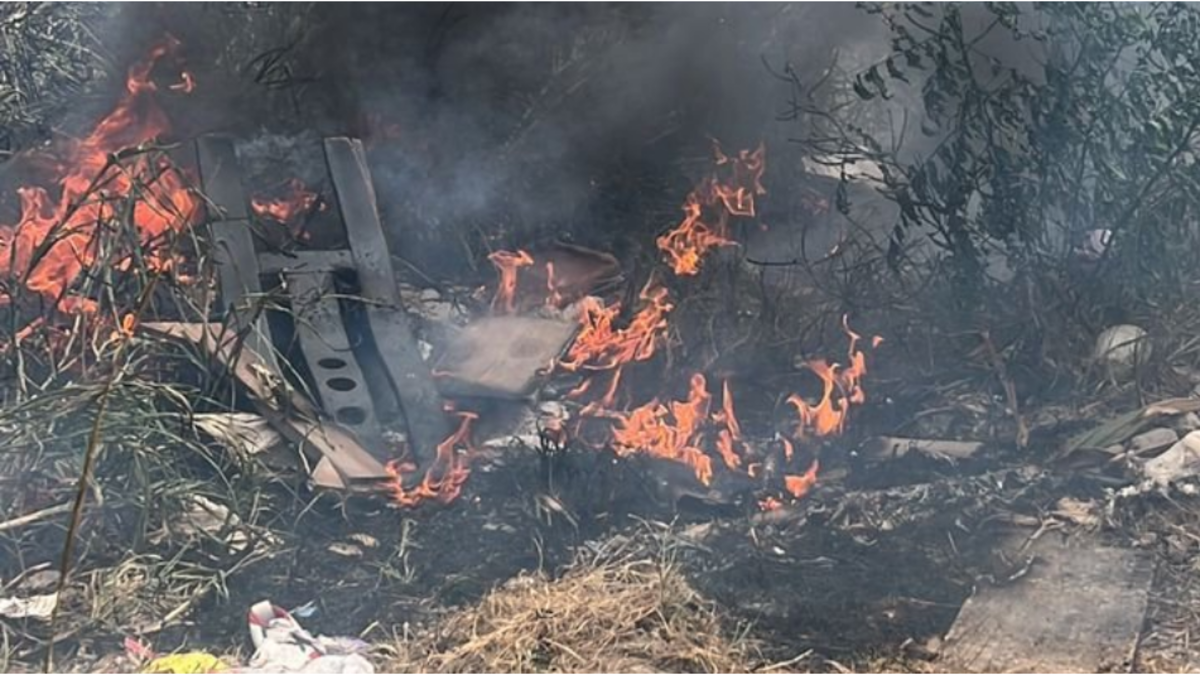 Bomberos de Villavicencio afrontan un incendio en el terreno donde se celebró una de las misas del Papa Francisco en Colombia

 – Tinta clara