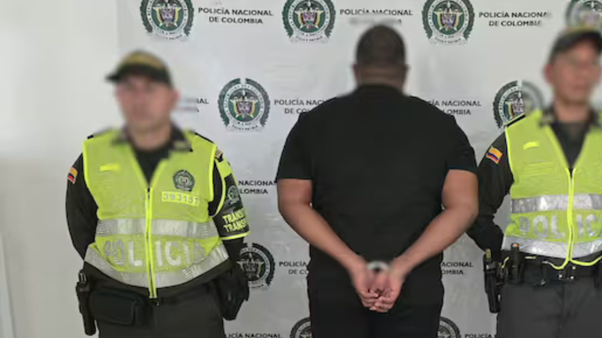 El dinero fue confiscado por las autoridades.

 – Tinta clara