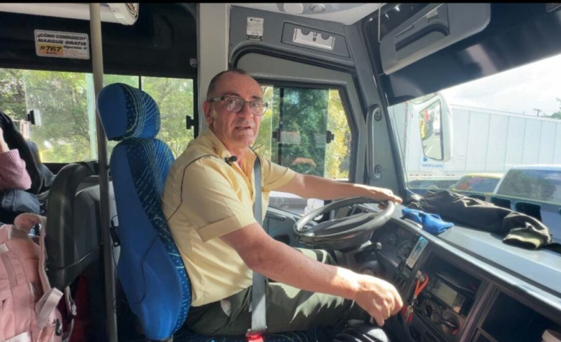 Así recorre ‘el Padre’ los caminos de Antioquia transformando su autobús en un lugar de devoción, protección y servicio

 – Tinta clara