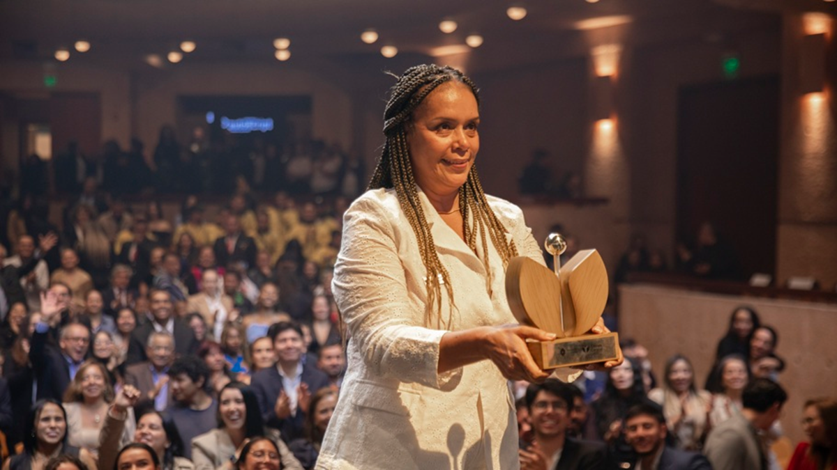 Con el reciclaje como motor, María Teresa Sinisterra transformó la cara de Buenaventura, dejándola más limpia y empleando a más de 3.000 personas

 – Tinta clara