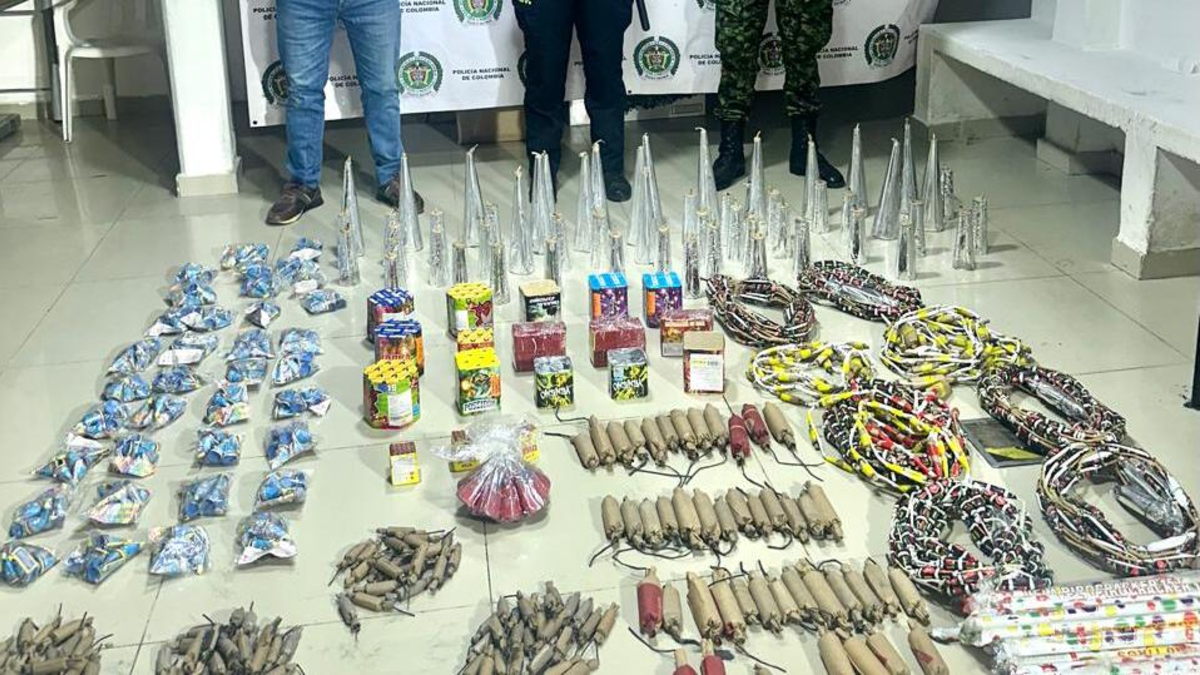 Día de las Velas | La Policía atendió 445 casos de peleas y violencia en domicilios de Cali: incautaron 4.583 artículos de pólvora; en el mes, 86 kilos

 – Tinta clara