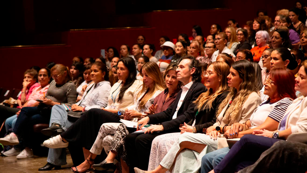 En emotivo evento, Alcaldía destacó 600 beneficiarios del programa Decididas

 – Tinta clara