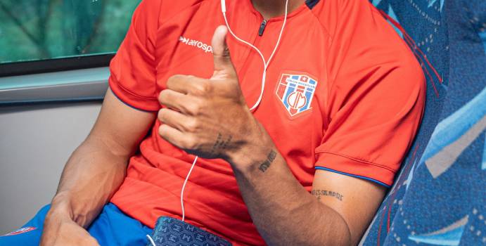 Junior habría adquirido un porcentaje de Jannenson Sarmiento

 – Tinta clara