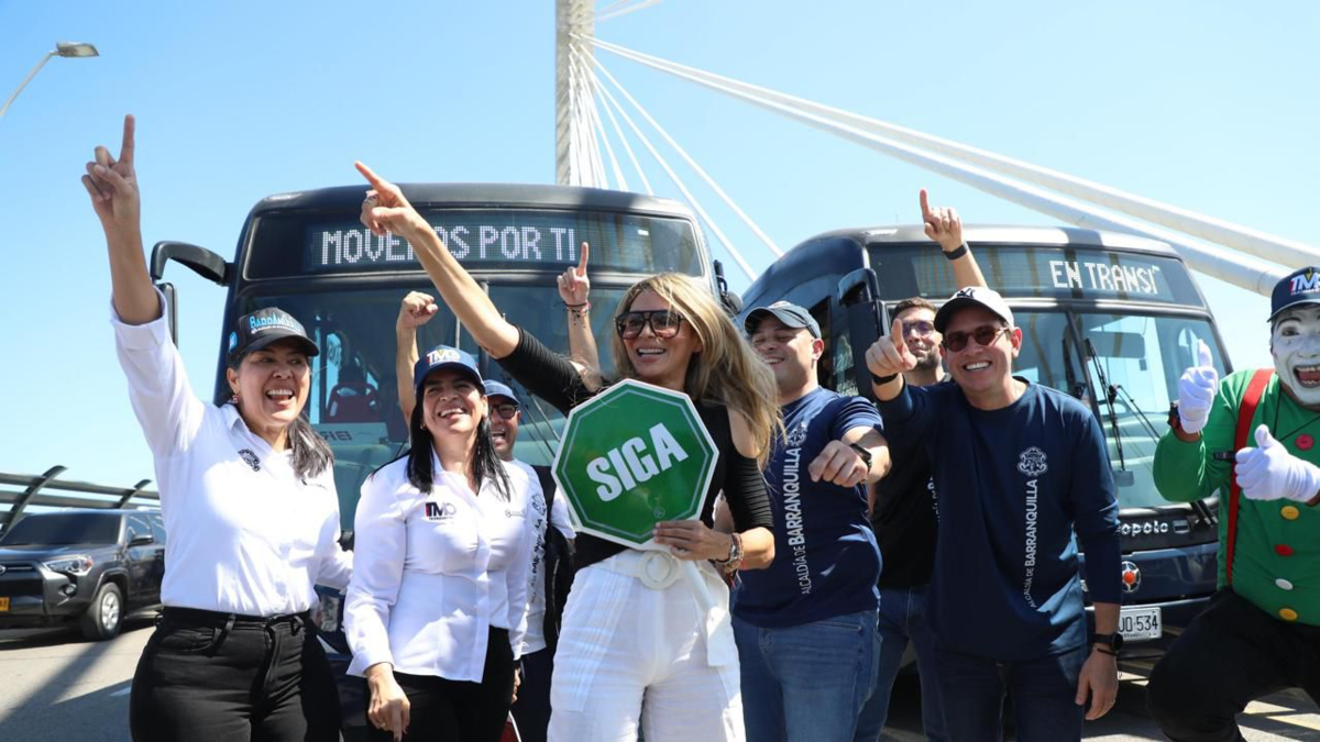 Llegaron 20 nuevos autobuses de Transmetro, para sumar 60 a una moderna flota; Ya están en servicio troncal y alimentador.

 – Tinta clara