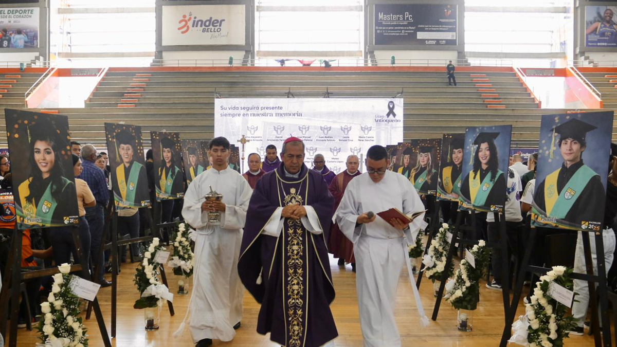 ‘Olvidar no es posible y tampoco es justo’: Bello rindió homenaje a las víctimas del Liceo Antioqueño en emotiva eucaristía

 – Tinta clara
