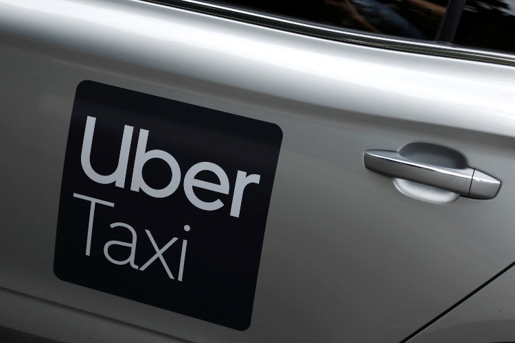 Uber se expande al mundo físico: Instalará quioscos de reservas en Aeropuertos – EXTRA

 – Tinta clara