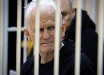 Bielorrusia libera a Ales Bialiatski y a más de 120 presos políticos tras acuerdo con EE.UU. – EXTRA

 – Tinta clara