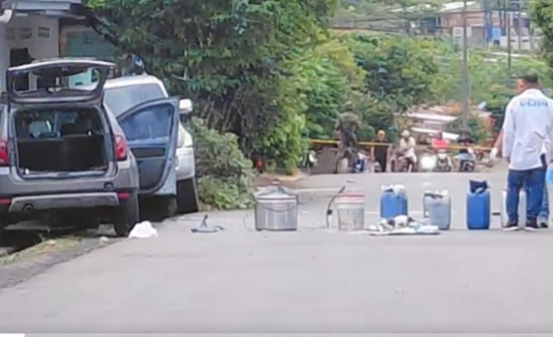 la furgoneta estaba cargada de explosivos

 – Tinta clara