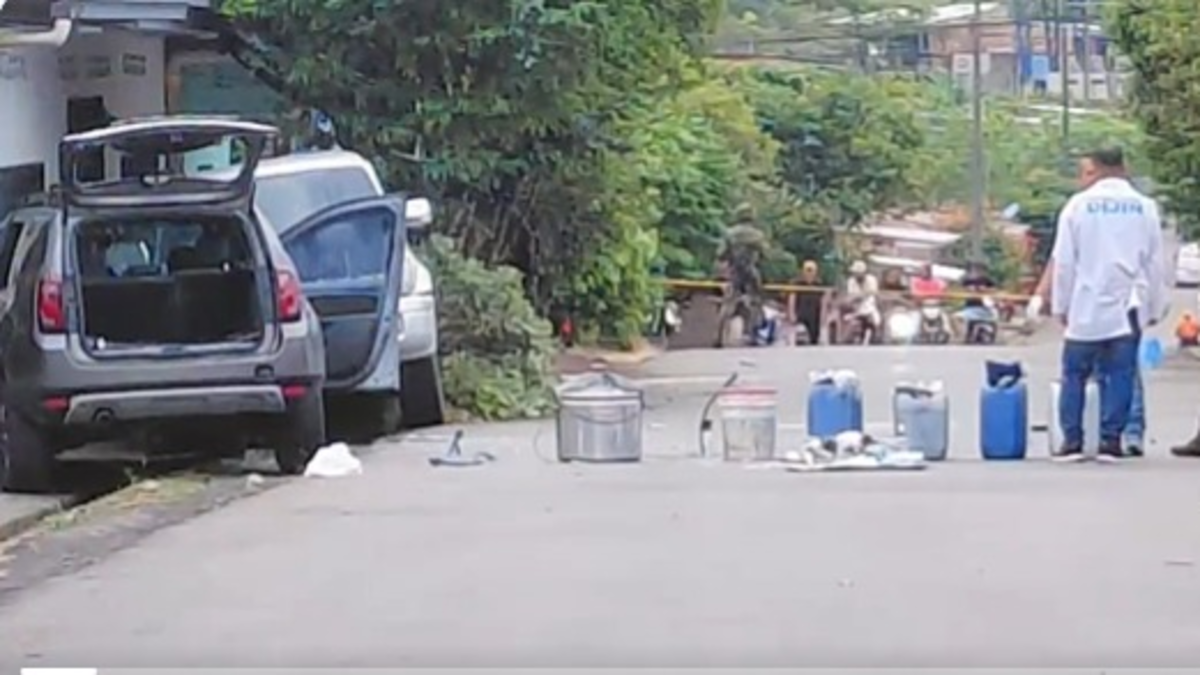 la furgoneta estaba cargada de explosivos

 – Tinta clara