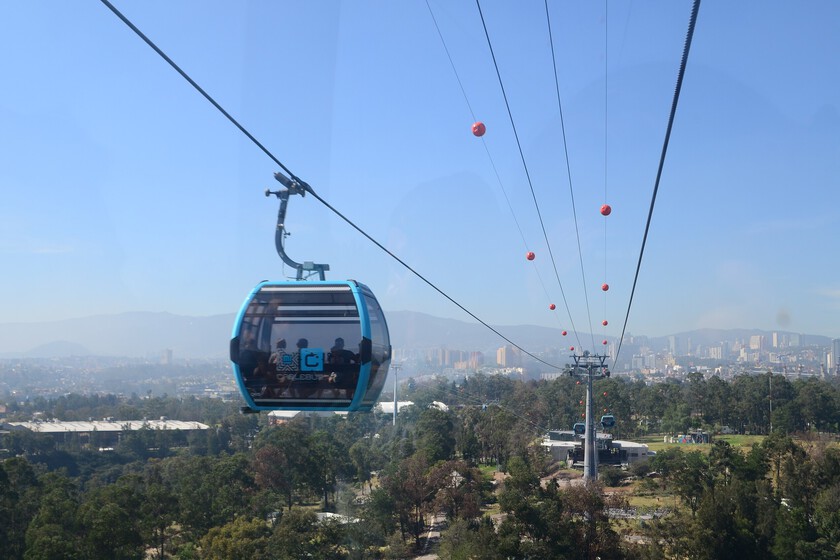 montar en un teleférico de 15 kilómetros de largo

 – Tinta clara