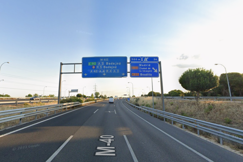 En España estamos acostumbrados a que las señales en las autovías y autovías sean azules. En otros países no

 – Tinta clara