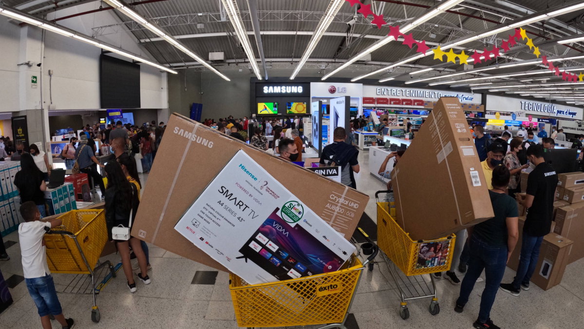 Toda la sociedad de consumo / Análisis de Ricardo Ávila

 – Tinta clara