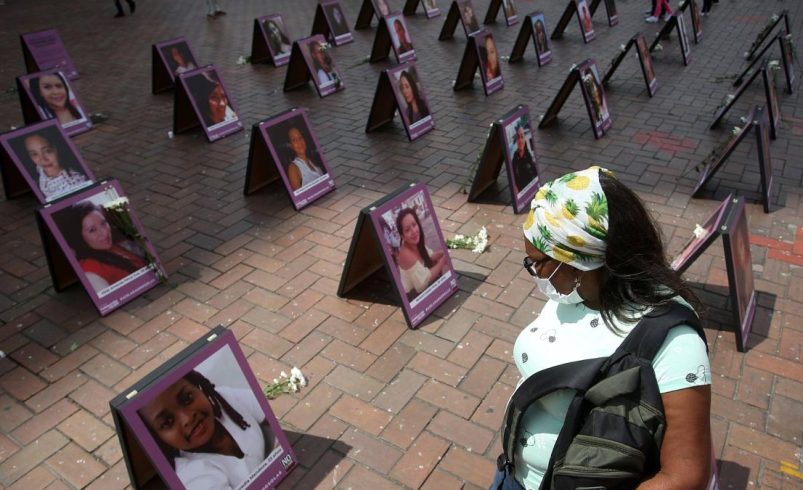 Mujer fue asesinada con arma de fuego por su pareja, quien luego se pegó un tiro y permanece en estado grave

 – Tinta clara