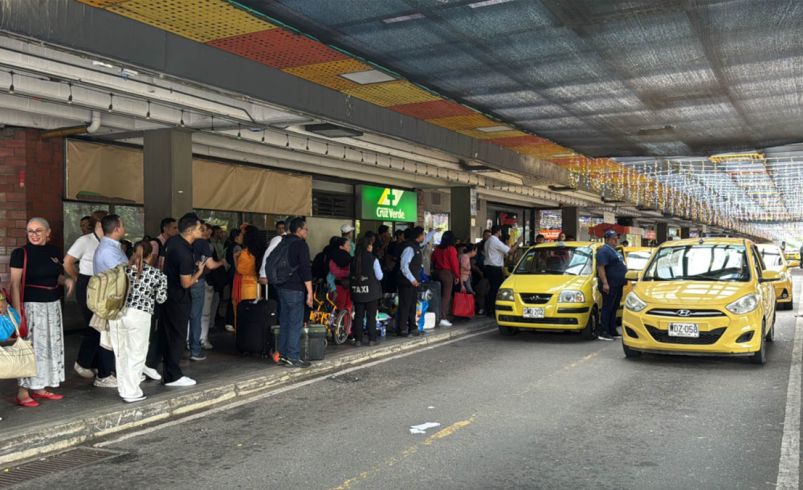 Con operativos, controles y ‘ojos bien abiertos’ refuerzan vigilancia en terminales de transporte de Medellín durante el Puente de Reyes

 – Tinta clara