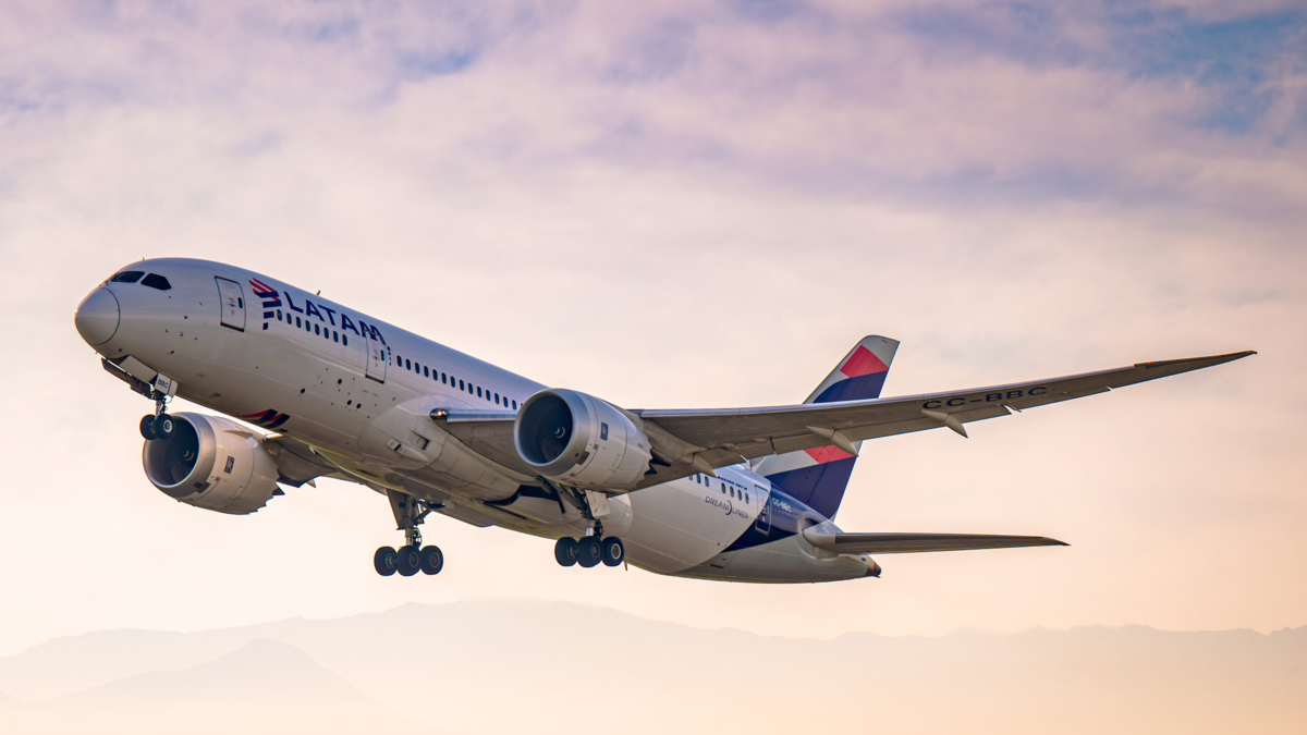 Latam Airlines Colombia suspende temporalmente vuelos a Aruba y Curazao por motivos de seguridad

 – Tinta clara