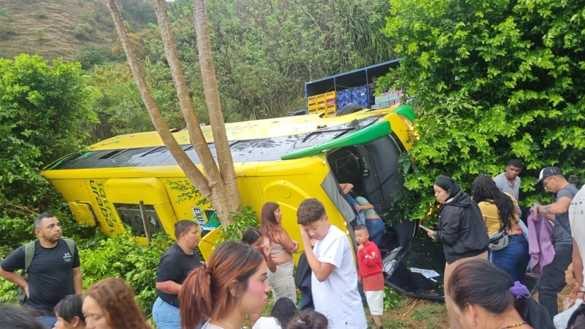 18 personas lesionadas tras accidente de un bus de transporte municipal en jurisdicción del municipio de Olaya en Antioquia:

 – Tinta clara