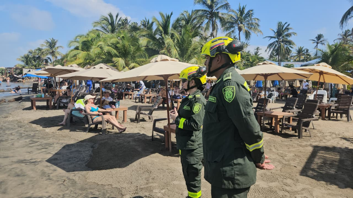 Planes, chalecos salvavidas y recomendaciones para unas vacaciones tranquilas en el Atlántico.

 – Tinta clara
