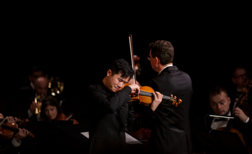crónica del concierto inicial de una noche mágica que hipnotizó al Teatro Adolfo Mejía

 – Tinta clara